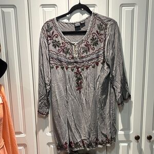 Embroidered Gray Scoop-Neck Tunic with Red & Green Accents